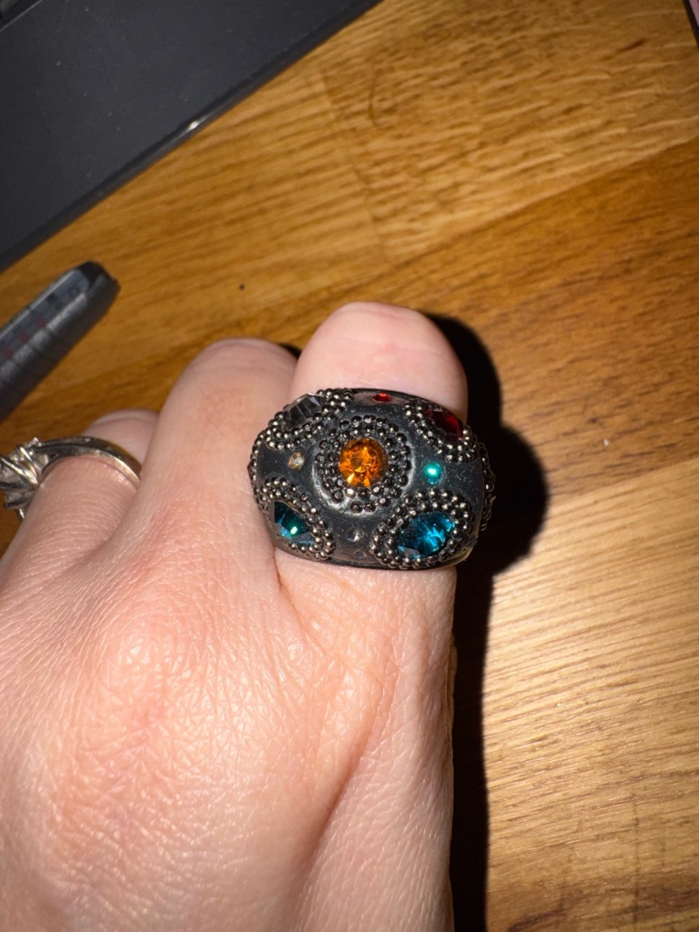 Multi-Stone Vintage-Style Stretch Statement Ring - Orange, Teal, Red